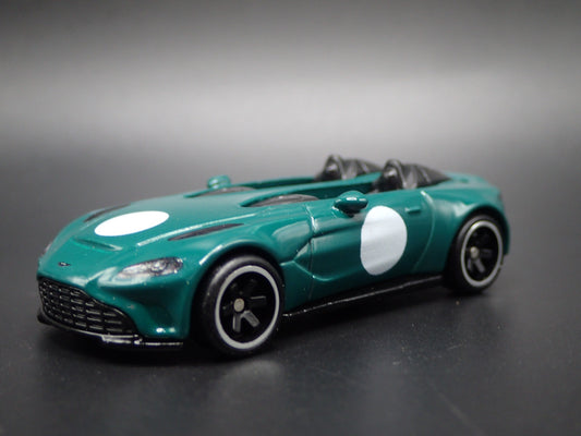 ASTON MARTIN V12 SPEEDSTER 1/64 SCALE COLLECTIBLE DIORAMA DIECAST MODEL CAR
