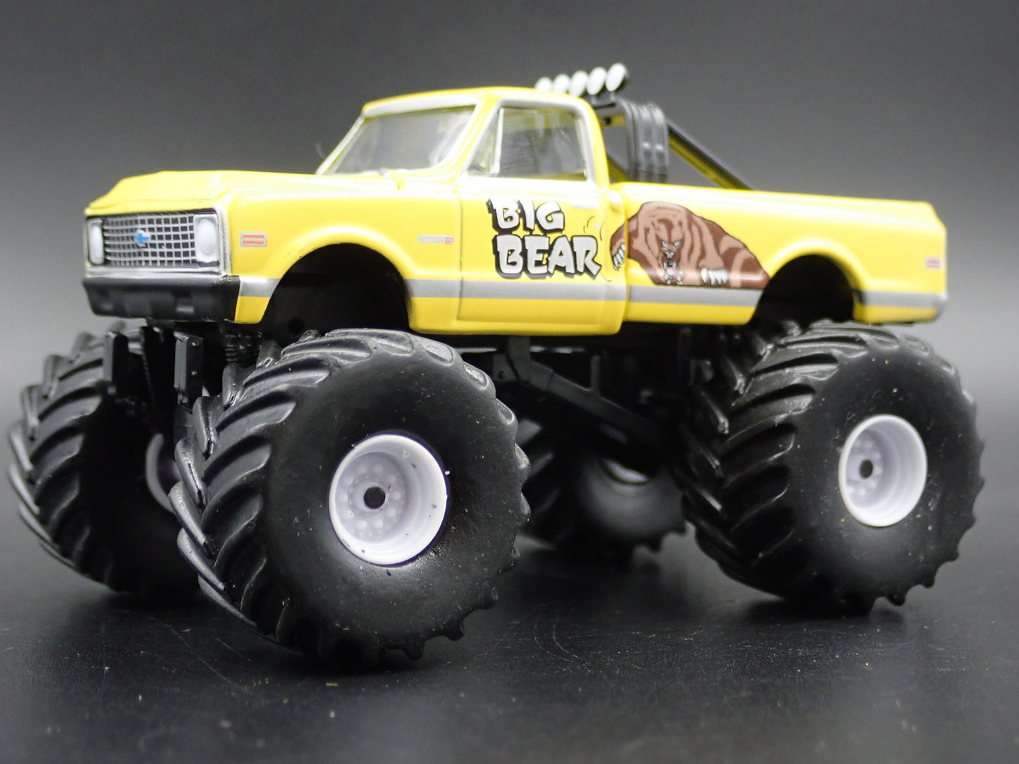 1972 72 CHEVY CHEVROLET C20 MONSTER TRUCK BIG BEAR 1:64 SCALE DIECAST MODEL CAR