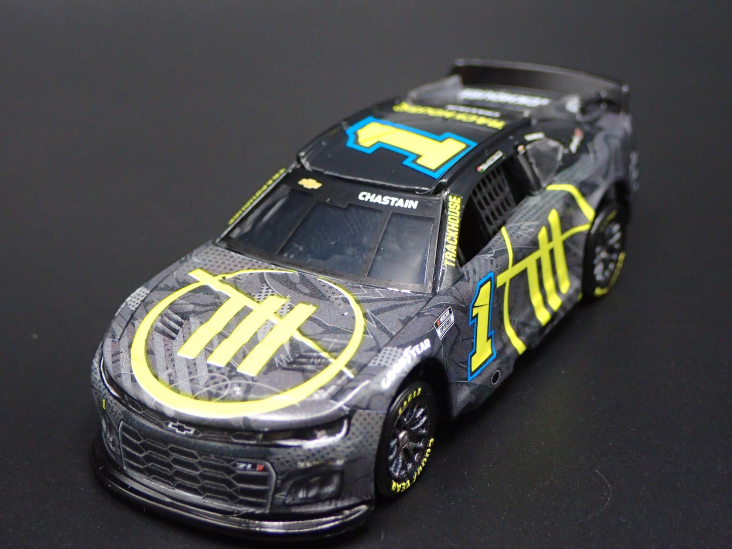 2025 25 CHEVY CAMARO 1 ROSS CHASTAIN TRACKHOUSE NASCAR 1:64 SCALE DIECAST CAR
