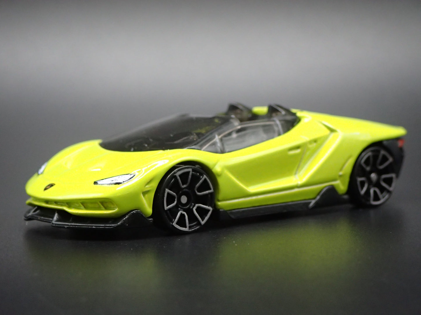 2016-2017 LAMBORGHINI CENTENARIO ROADSTER SUPER CAR 1:64 SCALE DIECAST MODEL CAR