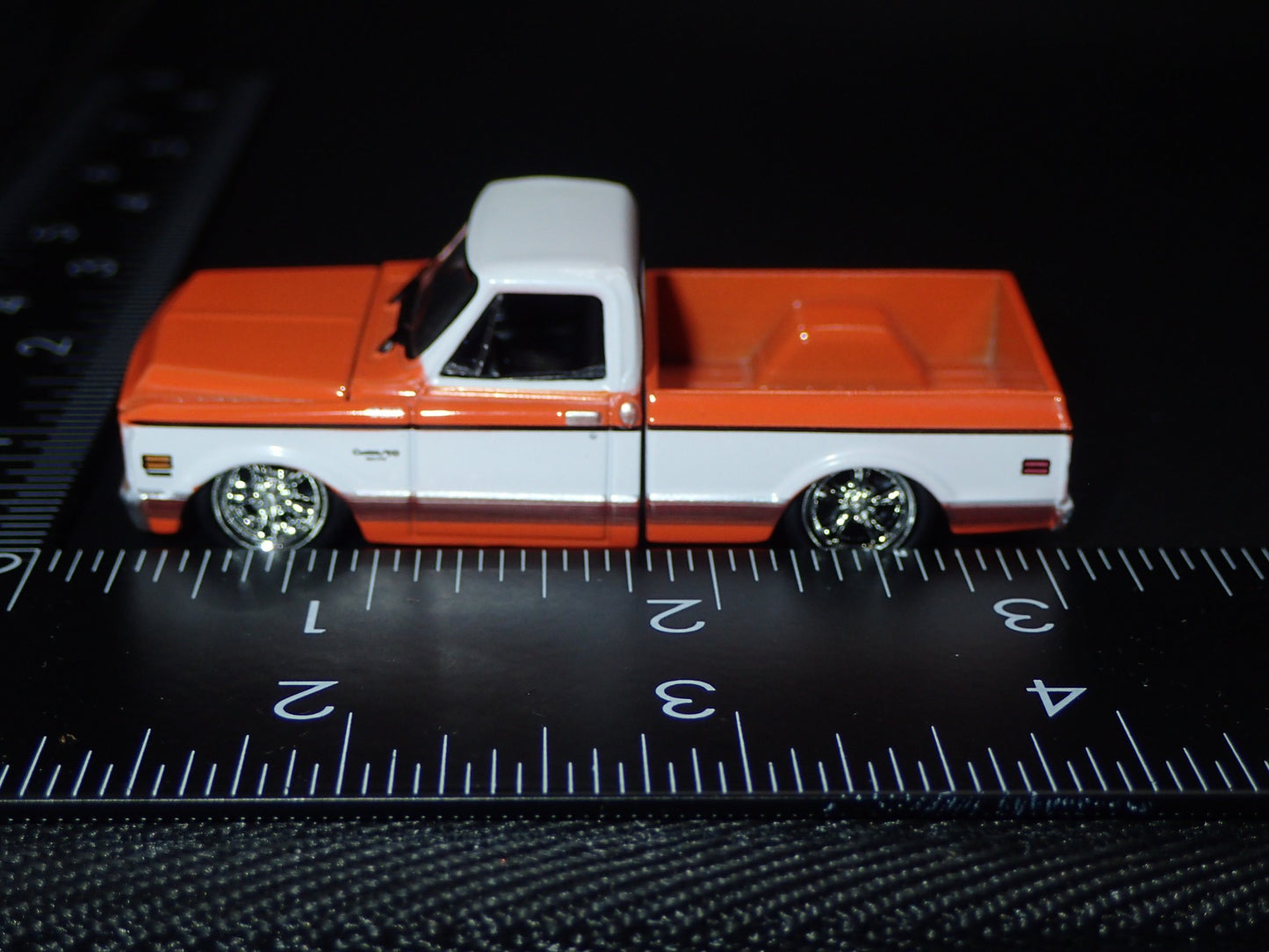 1972 72 CHEVY CHEVROLET C10 PICKUP TRUCK SHORT BED 1/64 SCALE DIECAST MODEL CAR
