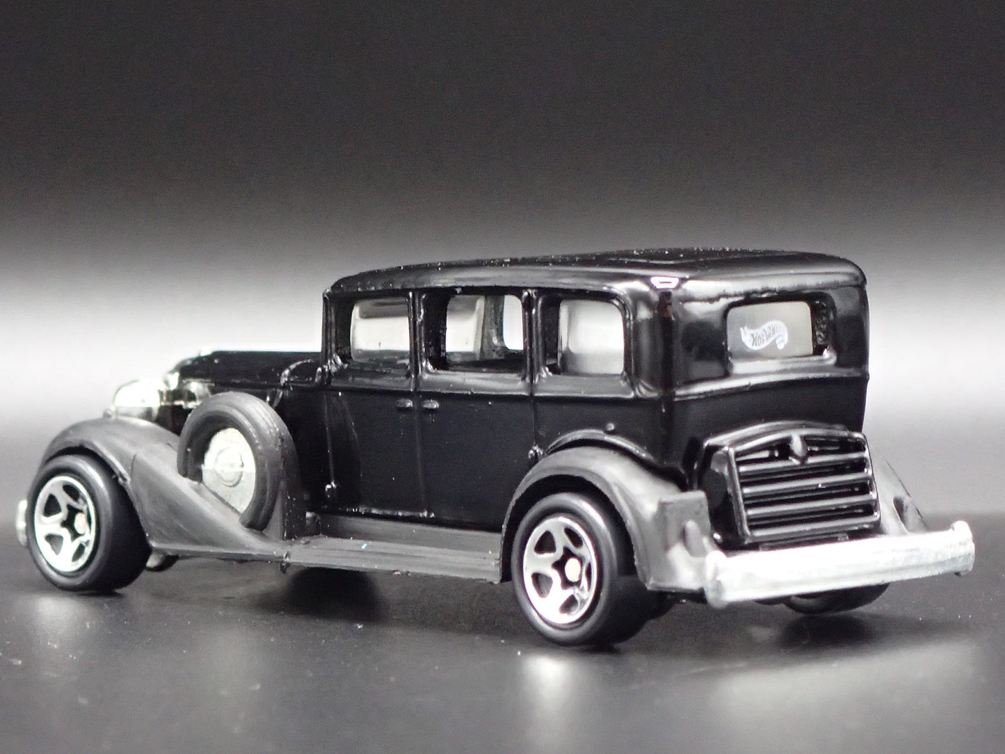 CLASSIC PACKARD BLACK 1:64 SCALE LIMITED COLLECTIBLE DIORAMA DIECAST MODEL CAR