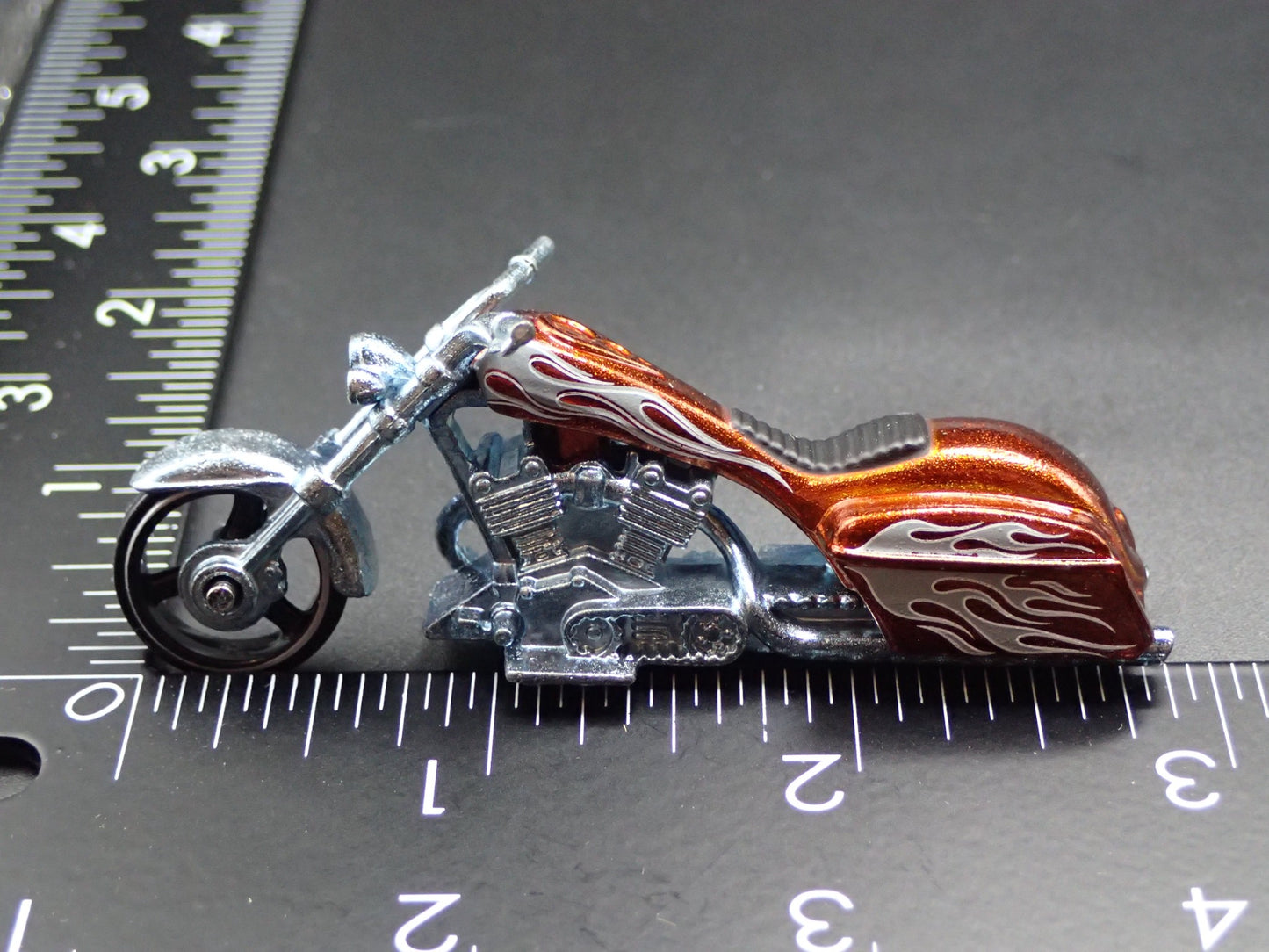 BAD BAGGER MOTORCYCLE ORANGE HOT WHEELS 1:64 HW SCALE DIORAMA DIECAST MODEL CAR