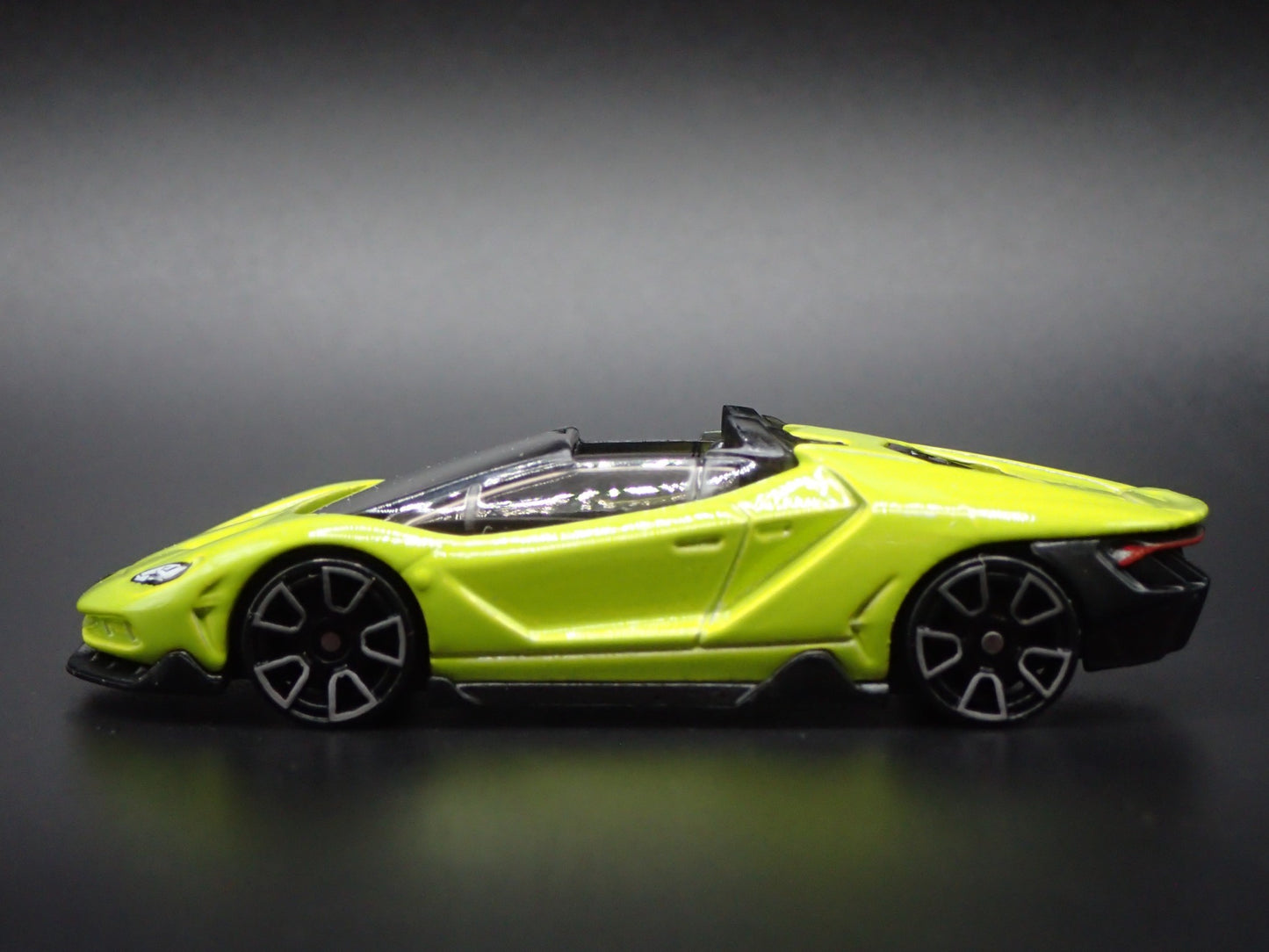 2016-2017 LAMBORGHINI CENTENARIO ROADSTER SUPER CAR 1:64 SCALE DIECAST MODEL CAR