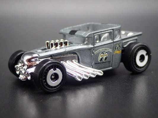 FORD CUSTOM BONE SHAKER HOT ROD MOONEYES 1:64 SCALE DIORAMA DIECAST MODEL CAR