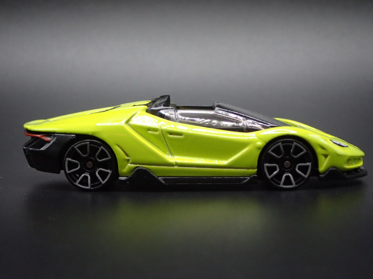 2016-2017 LAMBORGHINI CENTENARIO ROADSTER SUPER CAR 1:64 SCALE DIECAST MODEL CAR