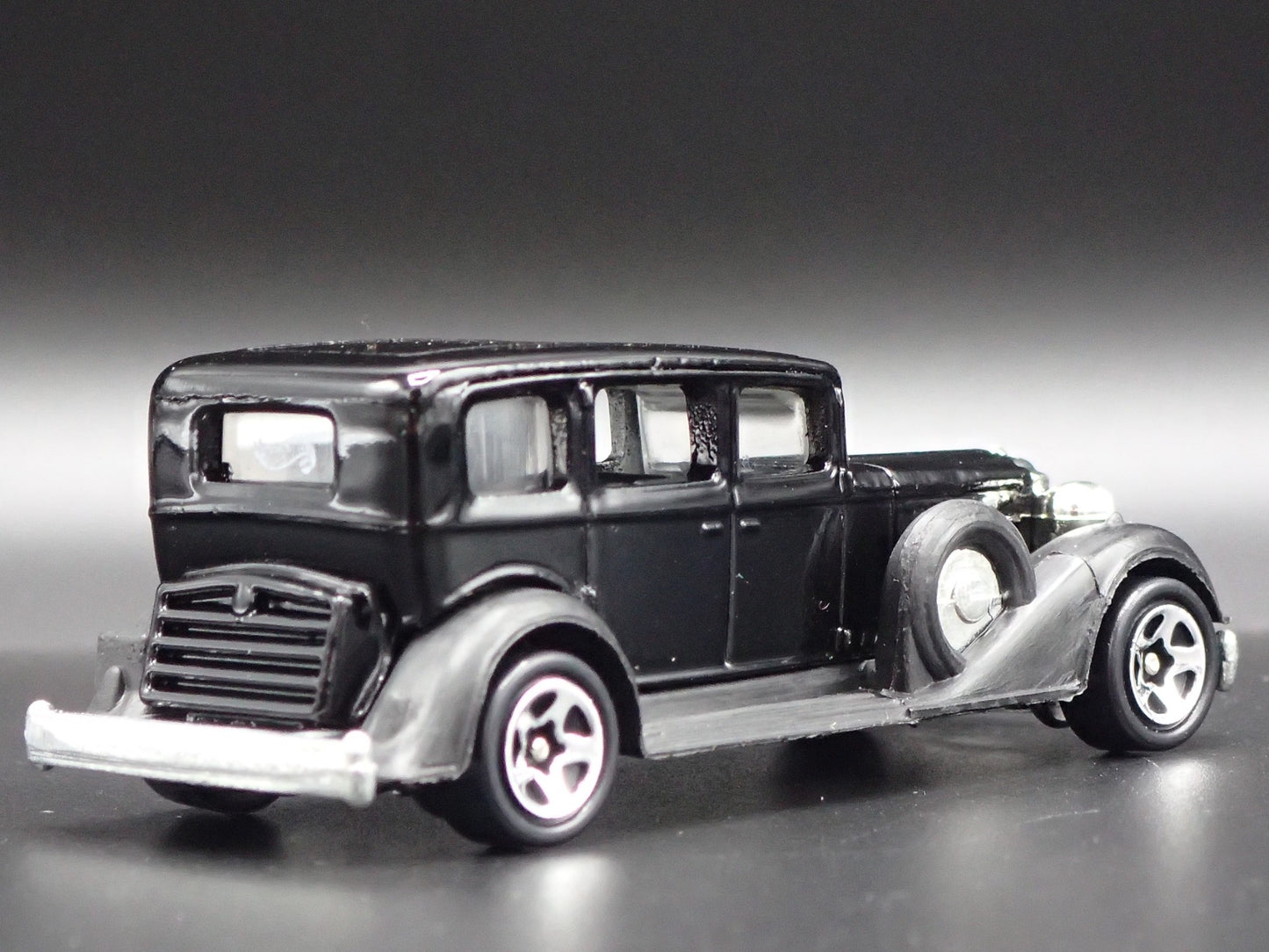 CLASSIC PACKARD BLACK 1:64 SCALE LIMITED COLLECTIBLE DIORAMA DIECAST MODEL CAR