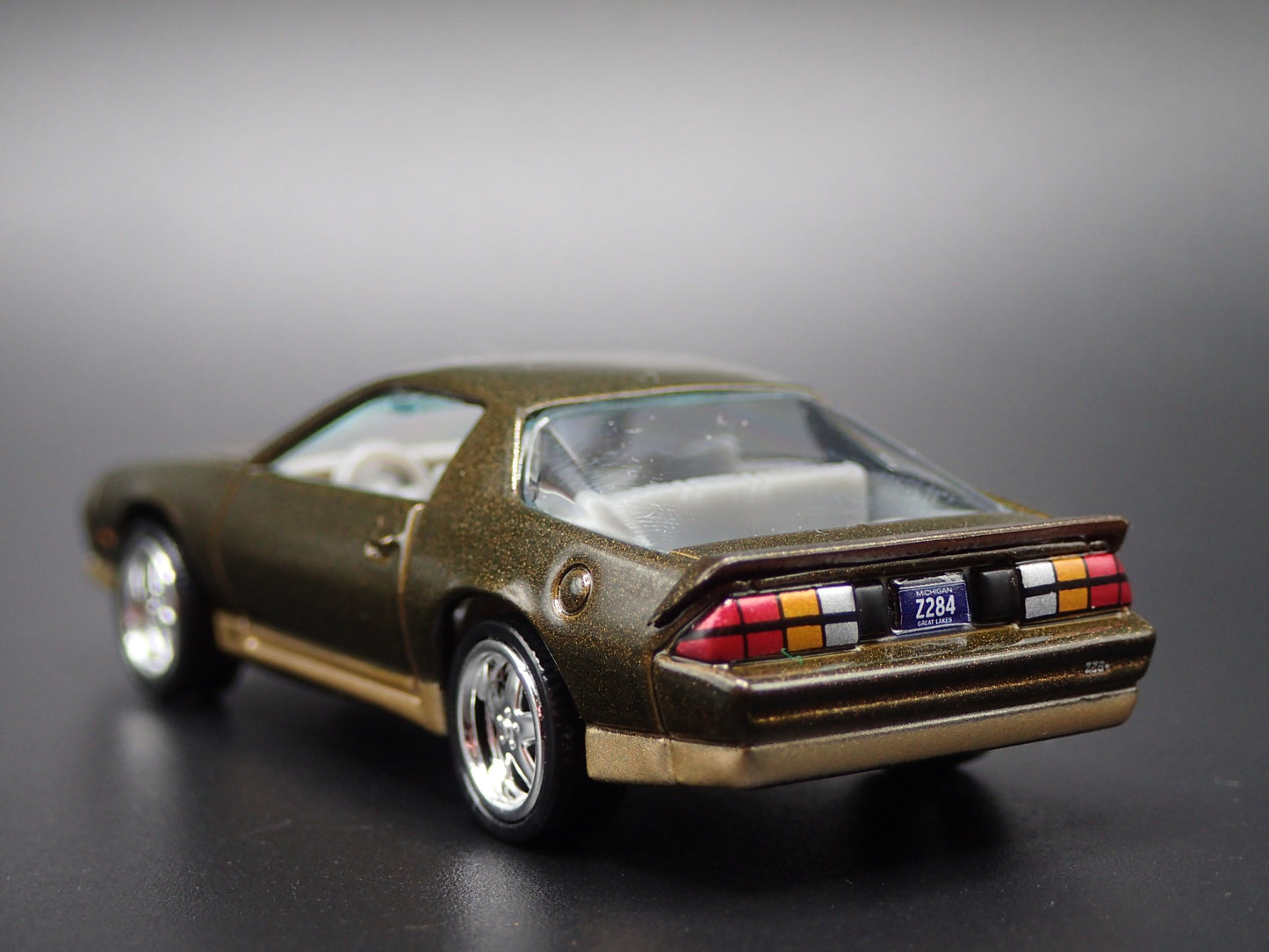 1984 84 CHEVY CHEVROLET CAMARO Z28 BROWN 1:64 SCALE DIORAMA DIECAST MODEL CAR