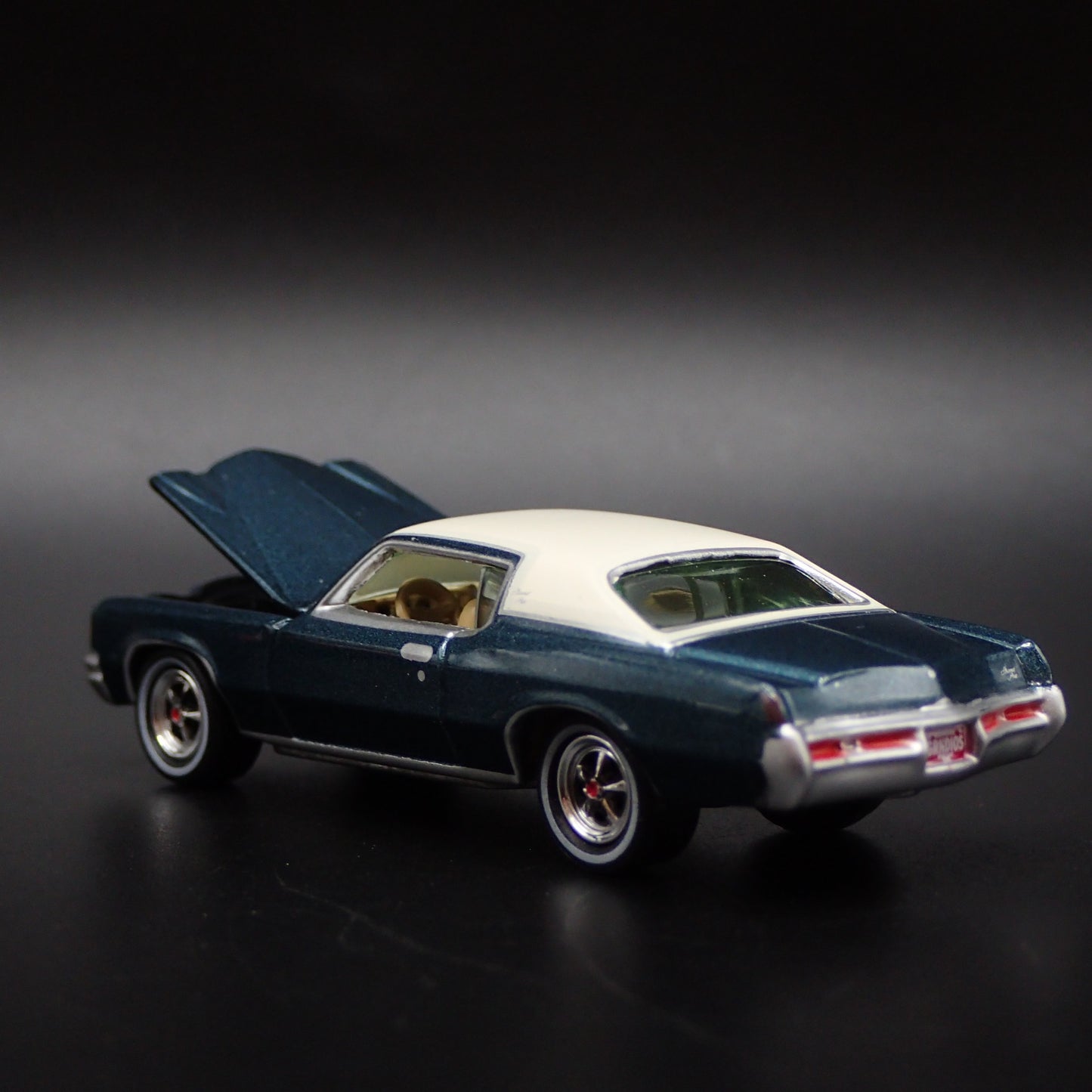 1971 71 PONTIAC GRAND PRIX RARE 1:64 SCALE COLLECTIBLE DIORAMA DIECAST MODEL CAR