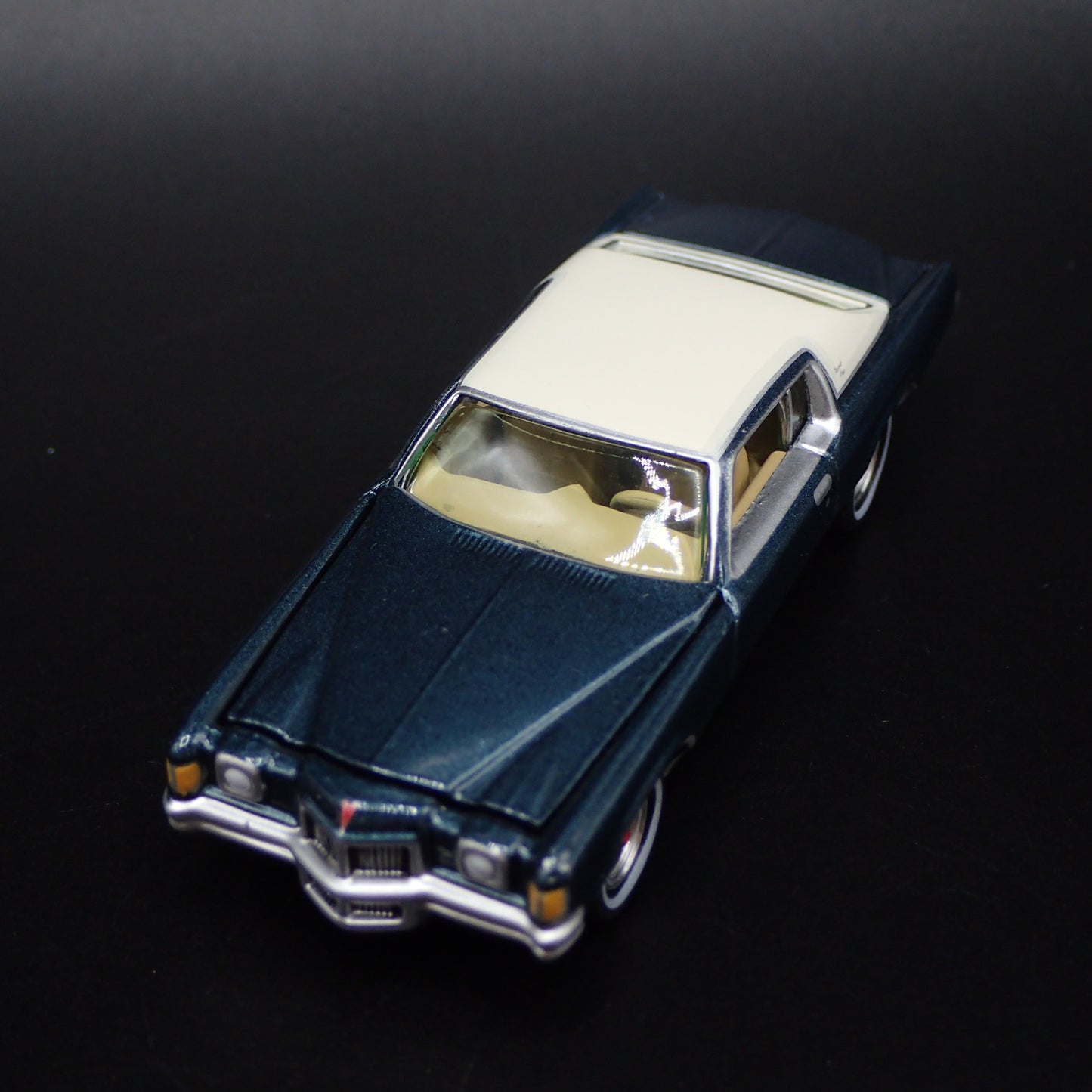 1971 71 PONTIAC GRAND PRIX RARE 1:64 SCALE COLLECTIBLE DIORAMA DIECAST MODEL CAR