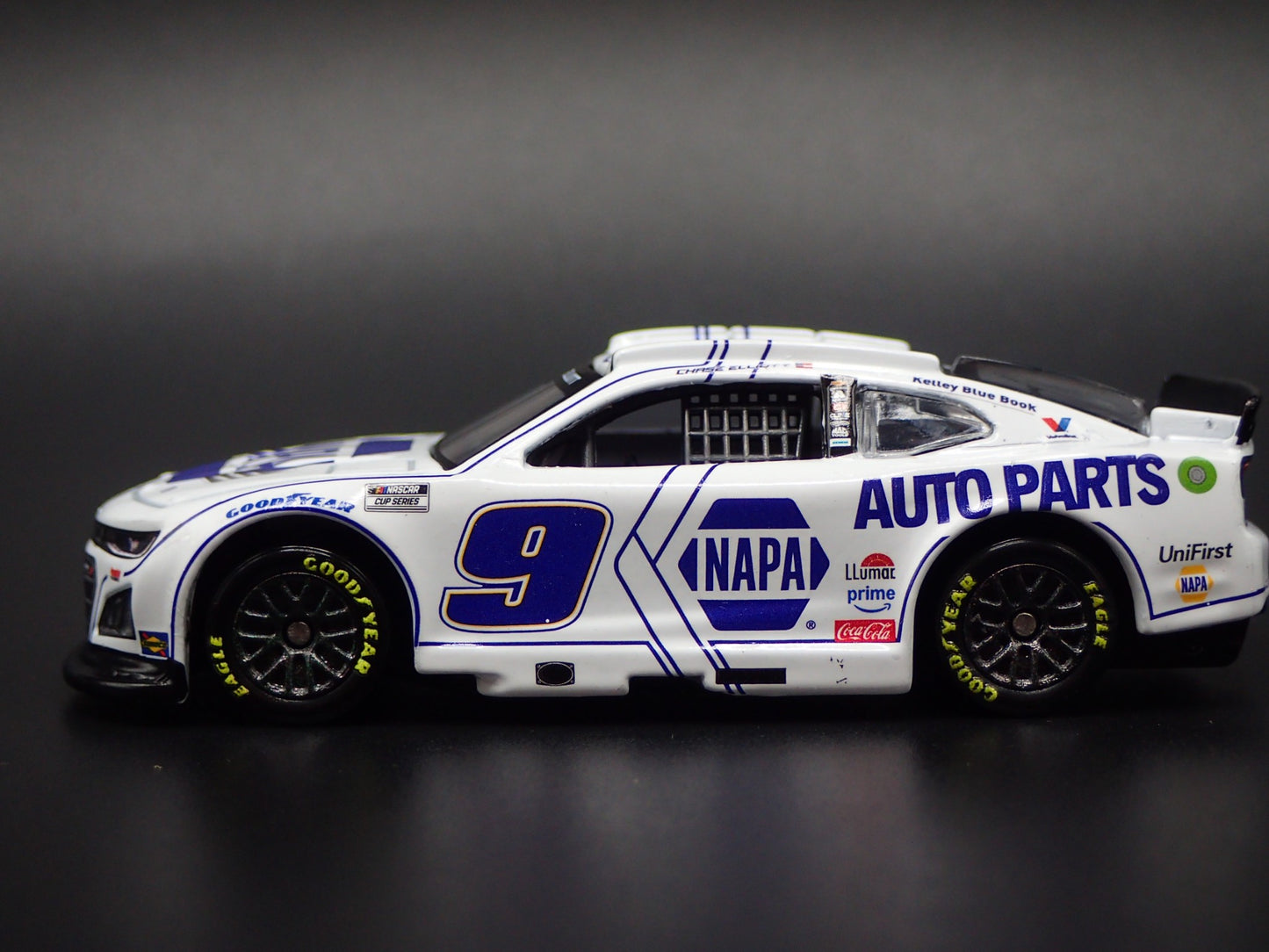 2025 25 CHEVY CAMARO 9 CHASE ELLIOTT NAPA WHITE NASCAR 1:64 DIECAST MODEL CAR