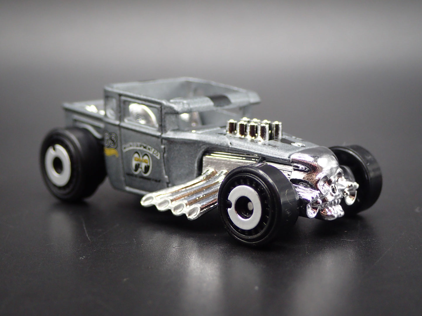 FORD CUSTOM BONE SHAKER HOT ROD MOONEYES 1:64 SCALE DIORAMA DIECAST MODEL CAR