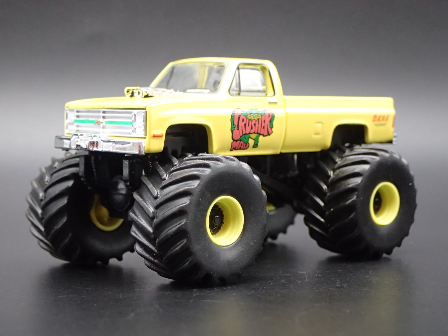 1987 87 CHEVY SILVERADO MAD CRUSHER MONSTER TRUCK 1/64 SCALE DIECAST MODEL CAR