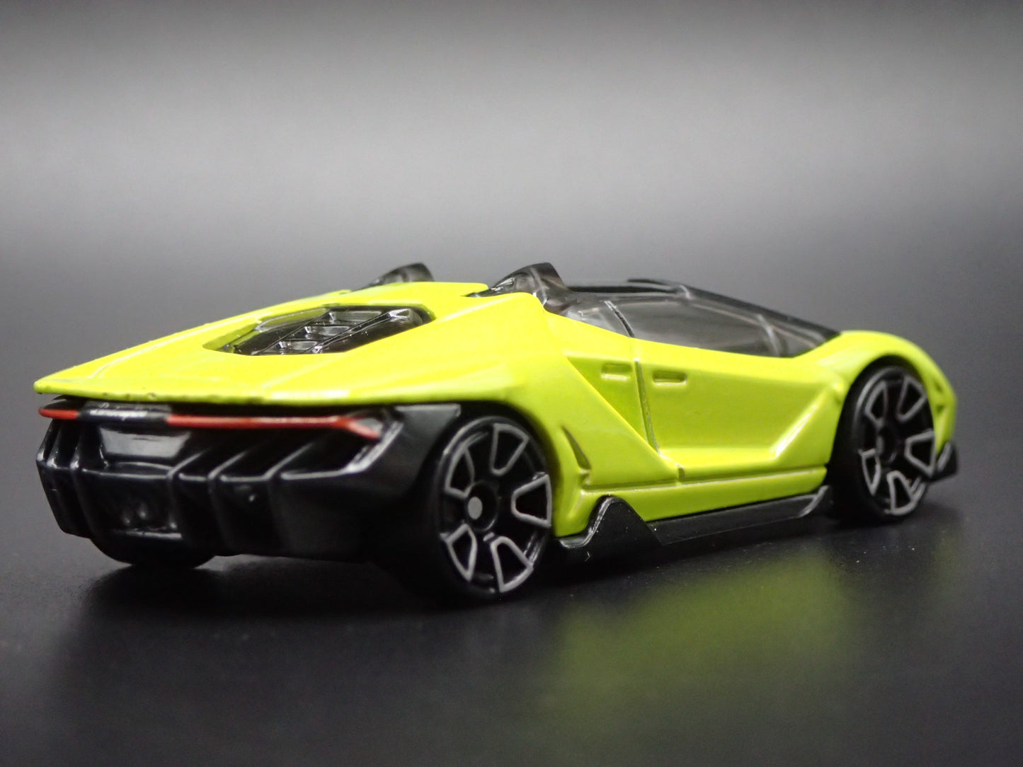2016-2017 LAMBORGHINI CENTENARIO ROADSTER SUPER CAR 1:64 SCALE DIECAST MODEL CAR