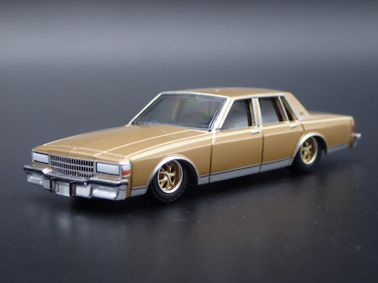 1985 85 CHEVY CHEVROLET CAPRICE 4 FOUR DOOR 1/64 SCALE DIORAMA DIECAST MODEL CAR