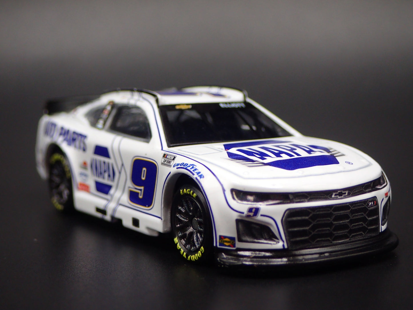 2025 25 CHEVY CAMARO 9 CHASE ELLIOTT NAPA WHITE NASCAR 1:64 DIECAST MODEL CAR