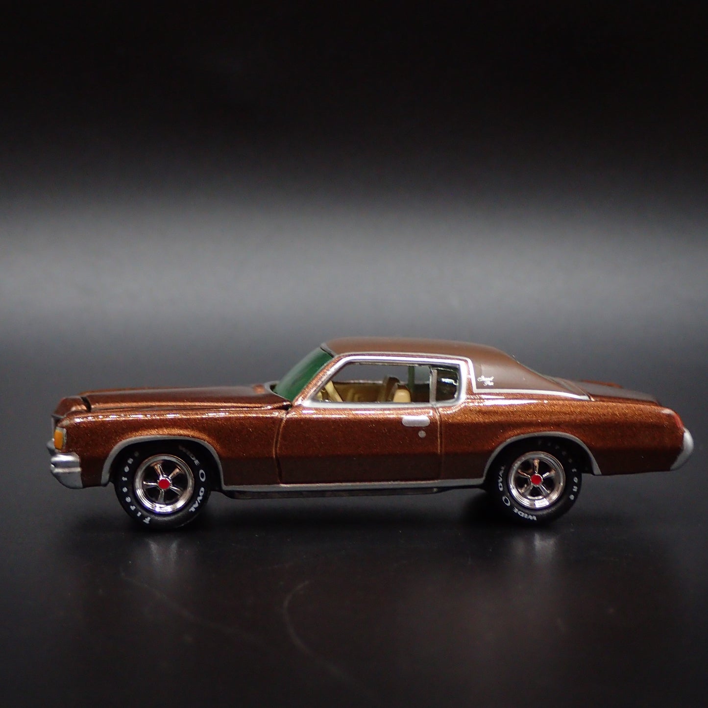 1971 71 PONTIAC GRAND PRIX RARE 1:64 SCALE COLLECTIBLE DIORAMA DIECAST MODEL CAR
