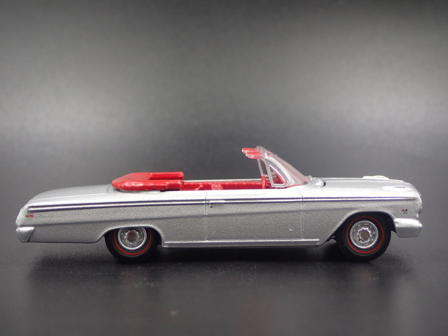 1962 62 CHEVY CHEVROLET IMPALA SS CONVERTIBLE RARE 1:64 SCALE DIECAST MODEL CAR