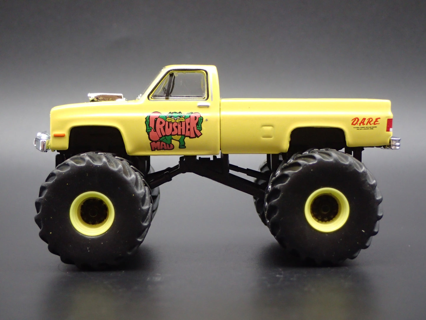 1987 87 CHEVY SILVERADO MAD CRUSHER MONSTER TRUCK 1/64 SCALE DIECAST MODEL CAR