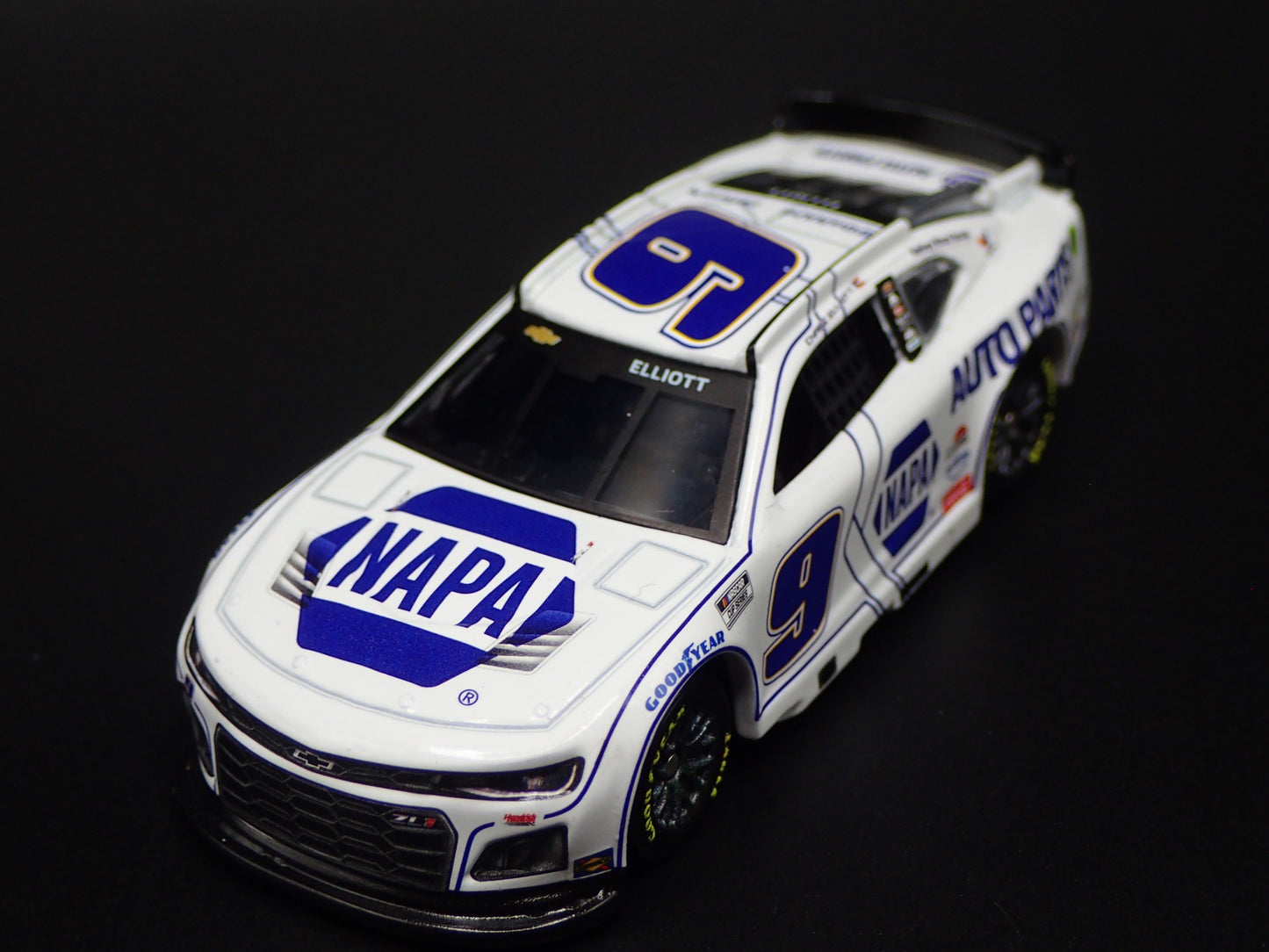 2025 25 CHEVY CAMARO 9 CHASE ELLIOTT NAPA WHITE NASCAR 1:64 DIECAST MODEL CAR