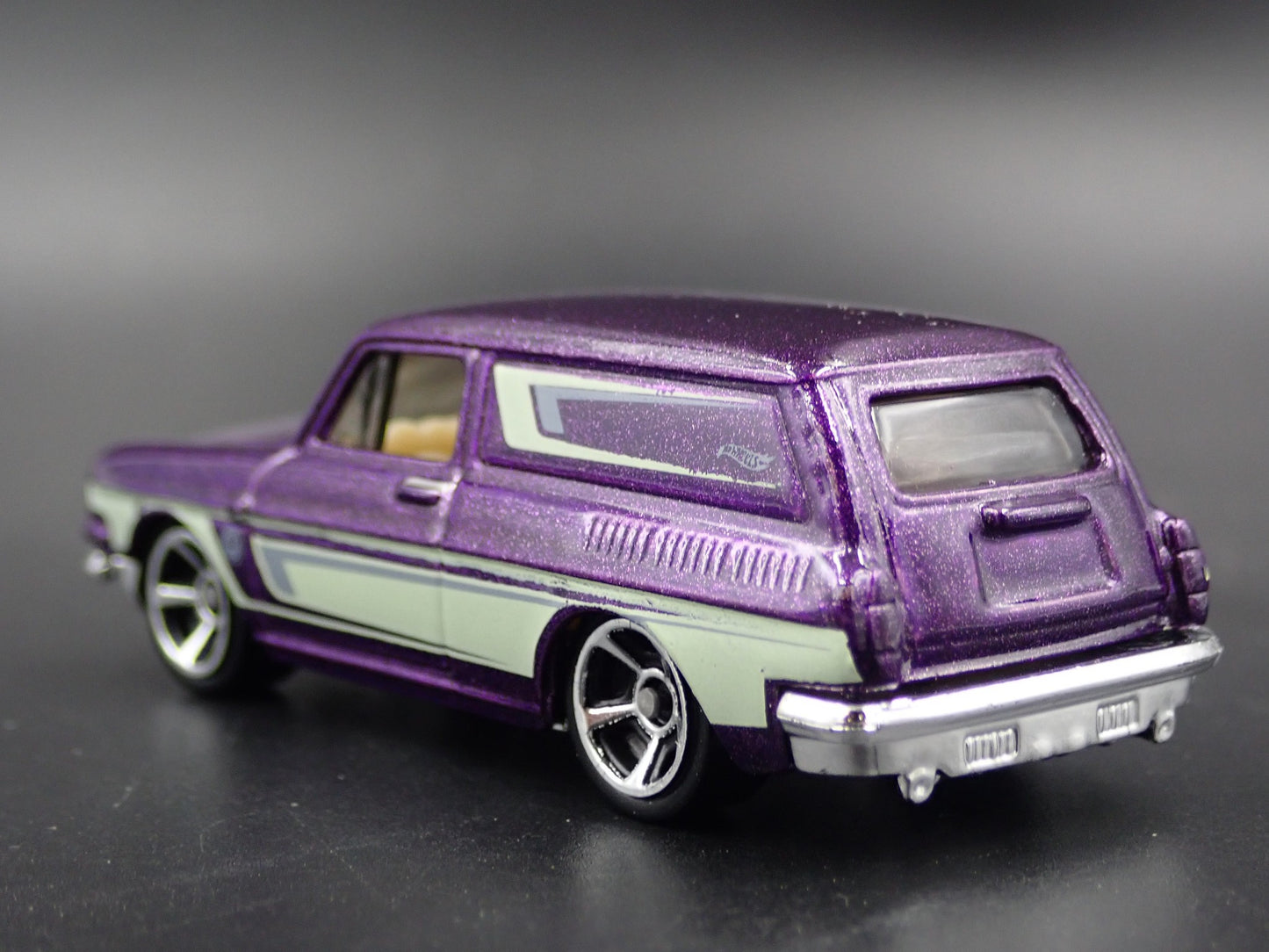1961-1973 VW VOLKSWAGEN SQUAREBACK PURPLE 1:64 SCALE DIORAMA DIECAST MODEL CAR