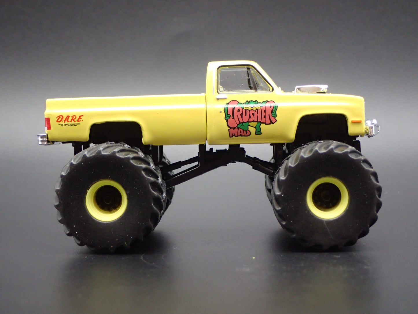 1987 87 CHEVY SILVERADO MAD CRUSHER MONSTER TRUCK 1/64 SCALE DIECAST MODEL CAR