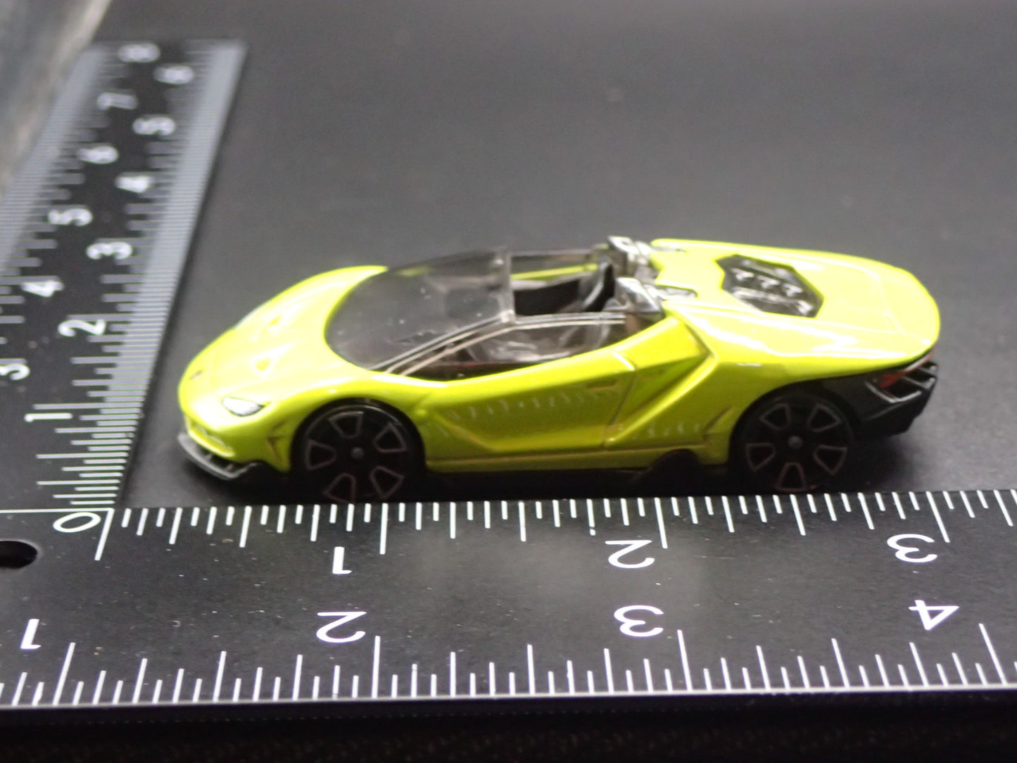 2016-2017 LAMBORGHINI CENTENARIO ROADSTER SUPER CAR 1:64 SCALE DIECAST MODEL CAR