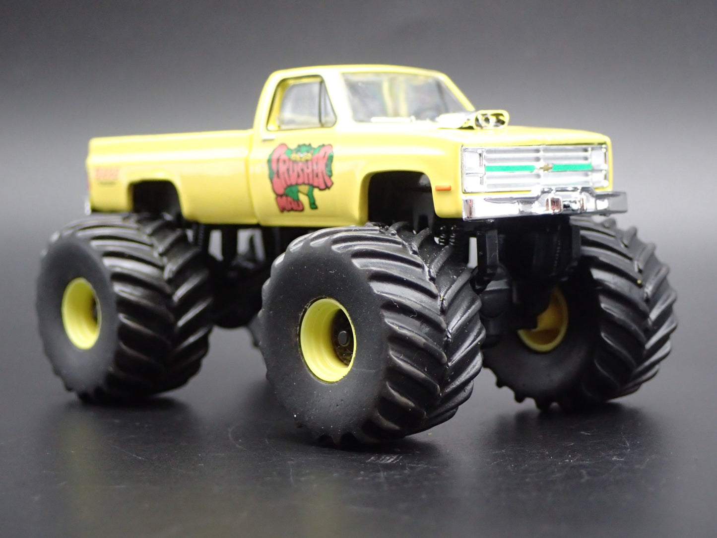 1987 87 CHEVY SILVERADO MAD CRUSHER MONSTER TRUCK 1/64 SCALE DIECAST MODEL CAR