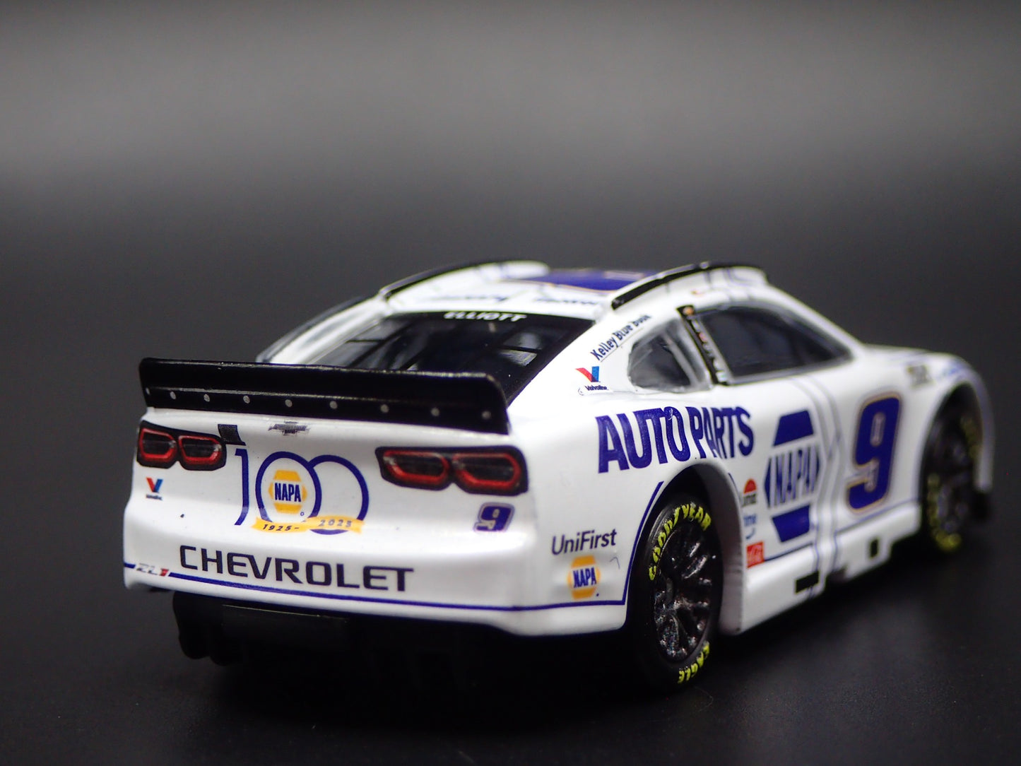 2025 25 CHEVY CAMARO 9 CHASE ELLIOTT NAPA WHITE NASCAR 1:64 DIECAST MODEL CAR