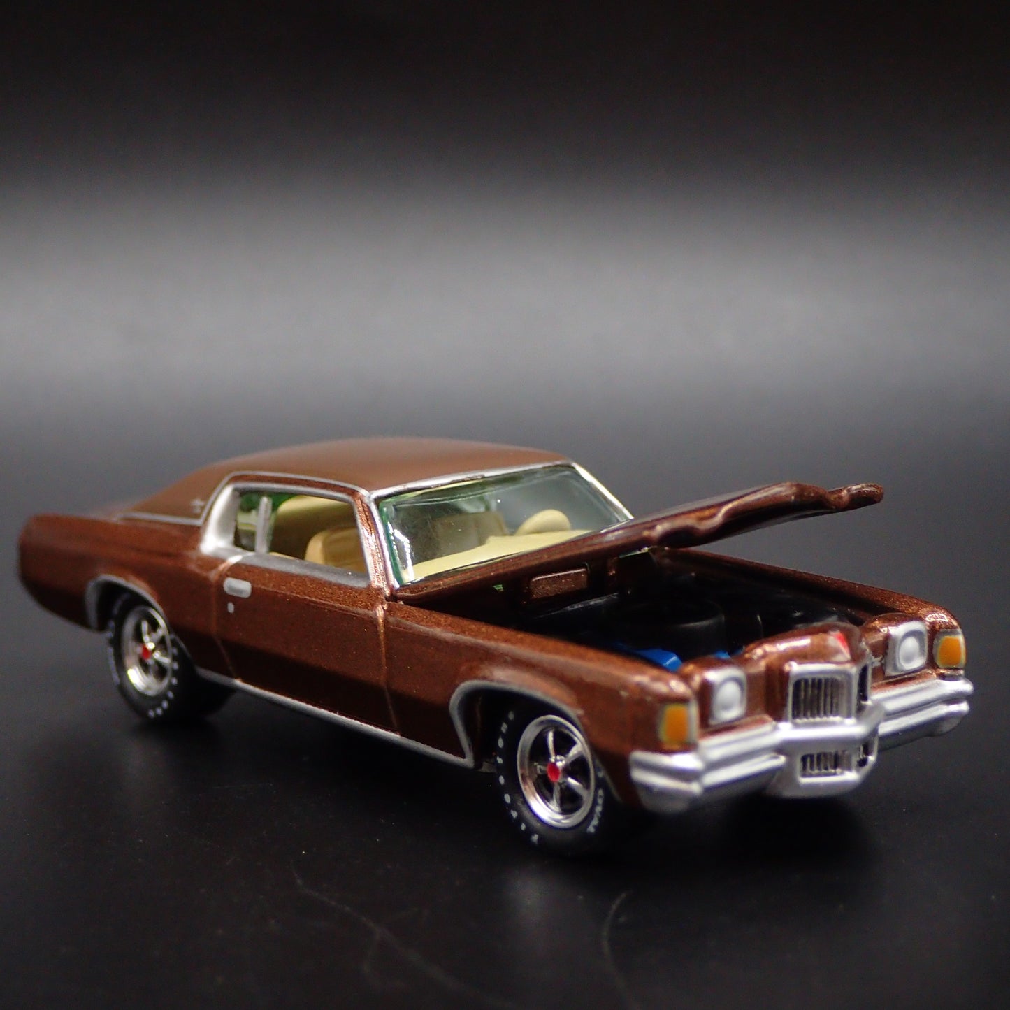 1971 71 PONTIAC GRAND PRIX RARE 1:64 SCALE COLLECTIBLE DIORAMA DIECAST MODEL CAR