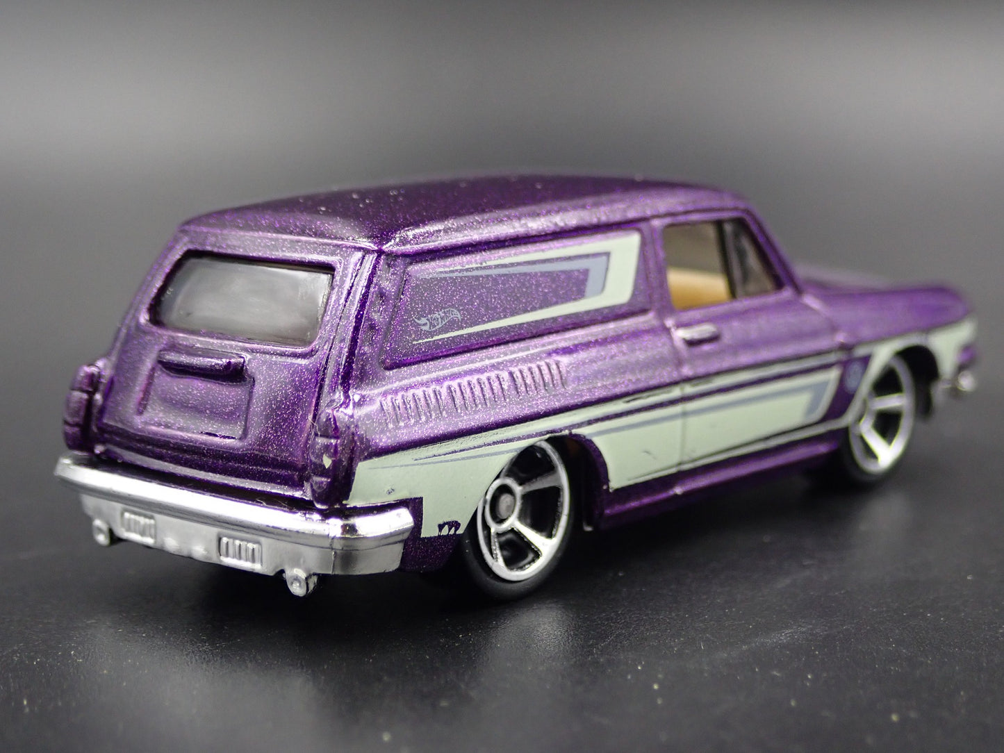 1961-1973 VW VOLKSWAGEN SQUAREBACK PURPLE 1:64 SCALE DIORAMA DIECAST MODEL CAR