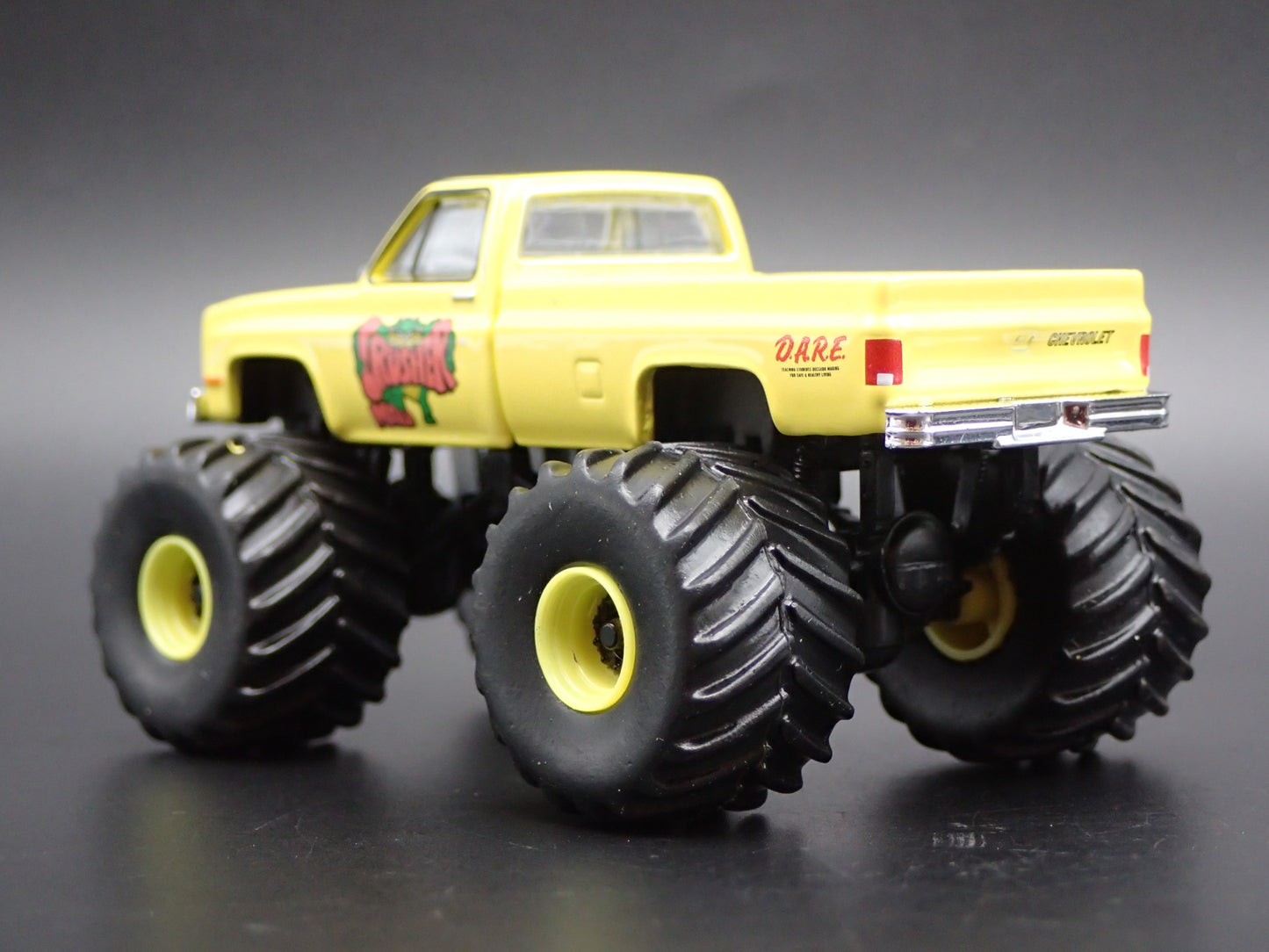 1987 87 CHEVY SILVERADO MAD CRUSHER MONSTER TRUCK 1/64 SCALE DIECAST MODEL CAR