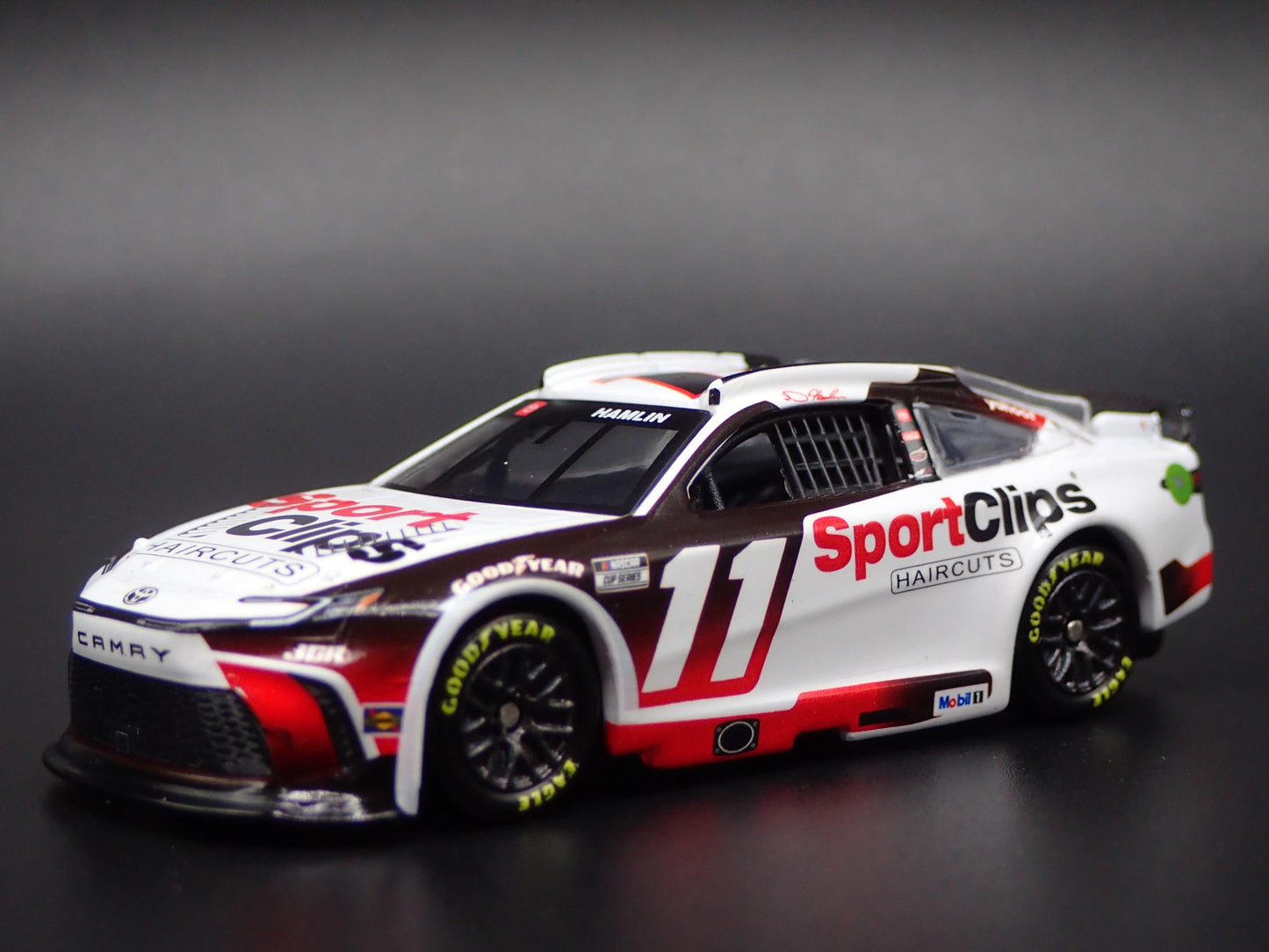 2025 25 TOYOTA CAMRY 11 DENNY HAMLIN SPORTS CLIPS NASCAR 1:64 SCALE DIECAST CAR