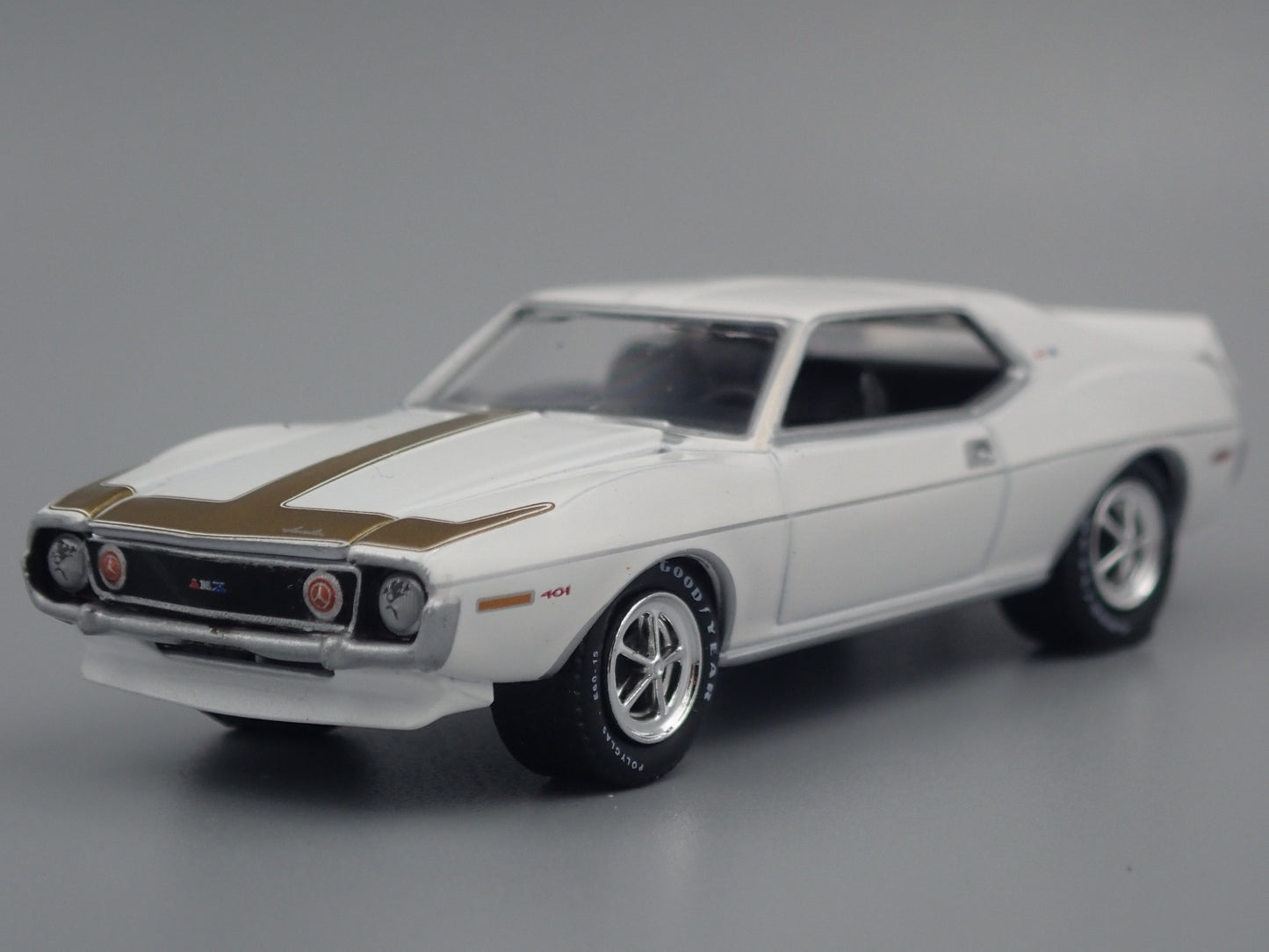 1971 AMC JAVELIN AMX WHITE 1:64 SCALE COLLECTIBLE DIORAMA DIECAST MODEL CAR