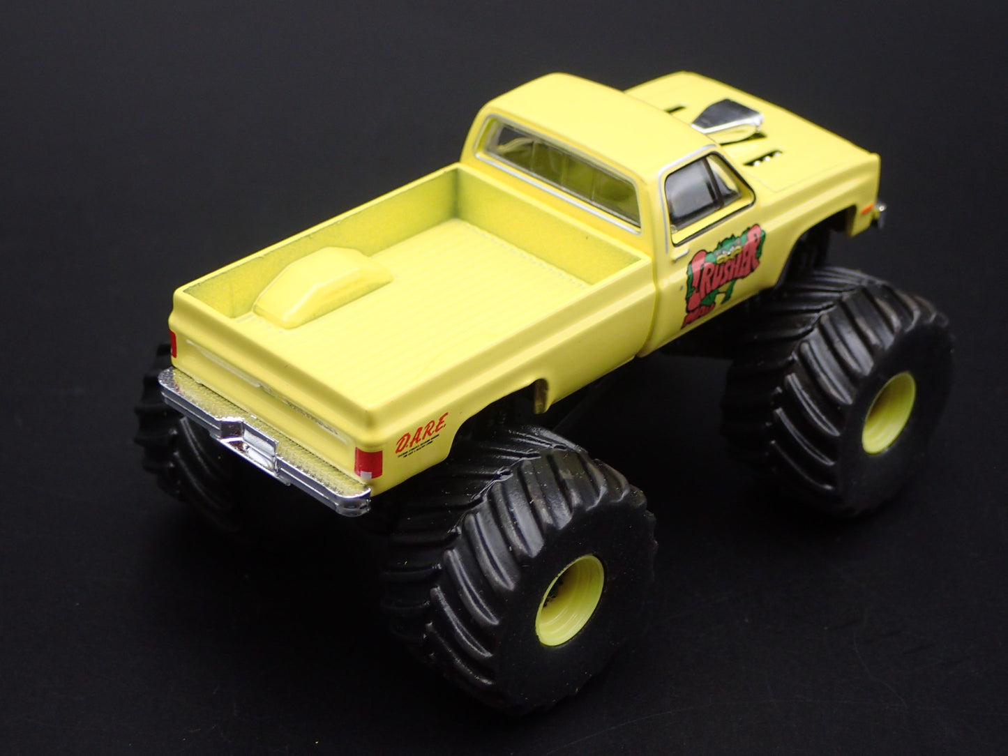 1987 87 CHEVY SILVERADO MAD CRUSHER MONSTER TRUCK 1/64 SCALE DIECAST MODEL CAR