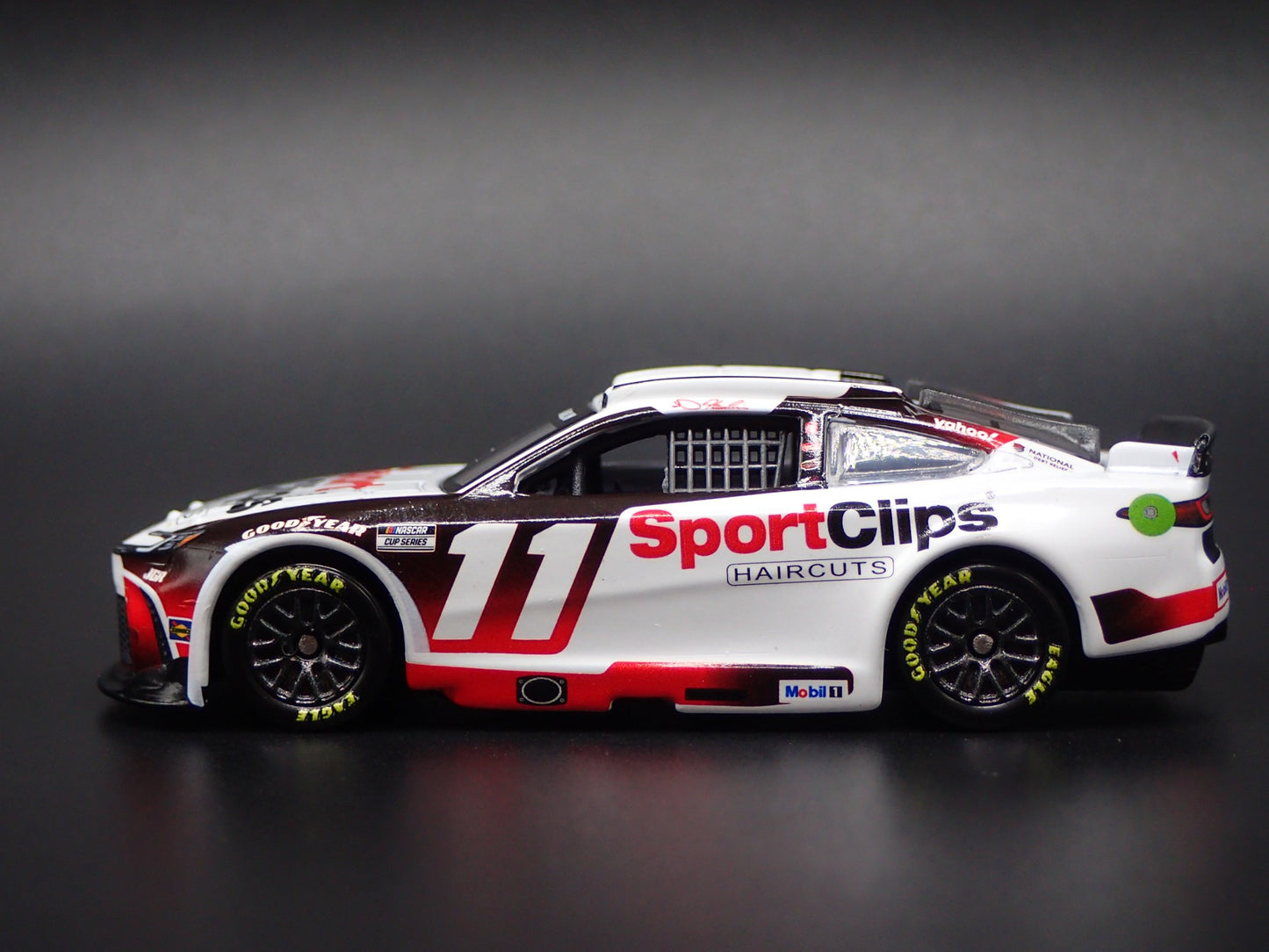 2025 25 TOYOTA CAMRY 11 DENNY HAMLIN SPORTS CLIPS NASCAR 1:64 SCALE DIECAST CAR