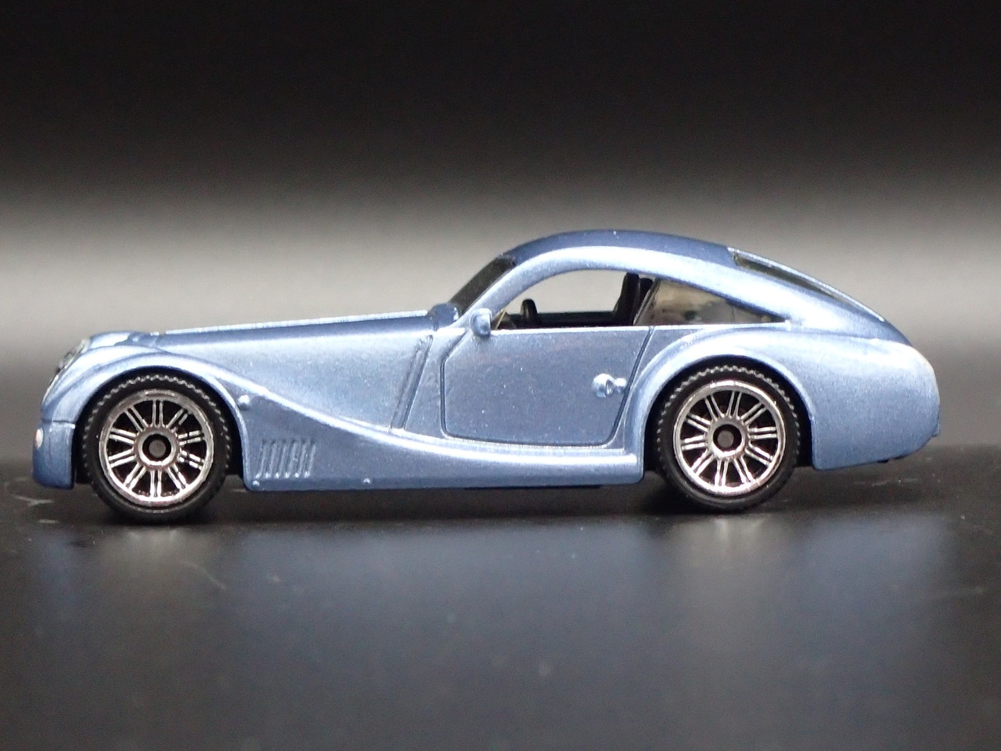 2005-2009 MORGAN AEROMAX BLUE 1:64 SCALE COLLECTIBLE DIORAMA DIECAST MODEL CAR