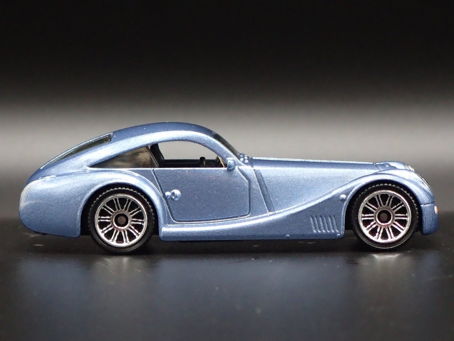 2005-2009 MORGAN AEROMAX BLUE 1:64 SCALE COLLECTIBLE DIORAMA DIECAST MODEL CAR