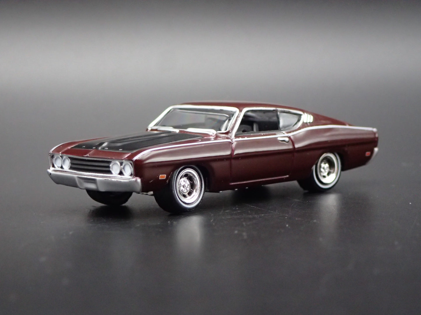 1969 69 FORD TORINO TALLADEGA 1:64 SCALE COLLECTIBLE DIORAMA DIECAST MODEL CAR