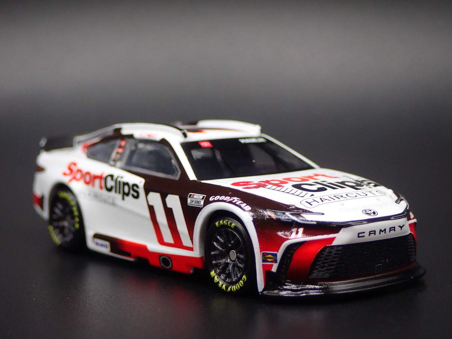 2025 25 TOYOTA CAMRY 11 DENNY HAMLIN SPORTS CLIPS NASCAR 1:64 SCALE DIECAST CAR