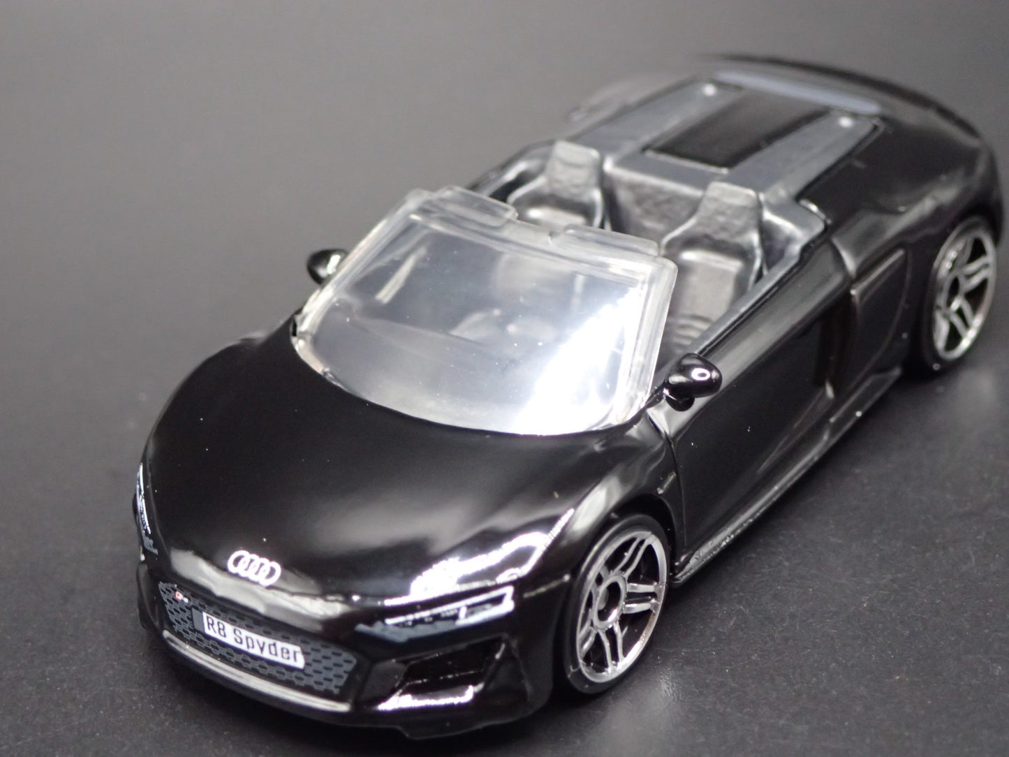 2015-2020 AUDI R8 SPYDER CONVERTIBLE BLACK 1:64 SCALE DIORAMA DIECAST MODEL CAR