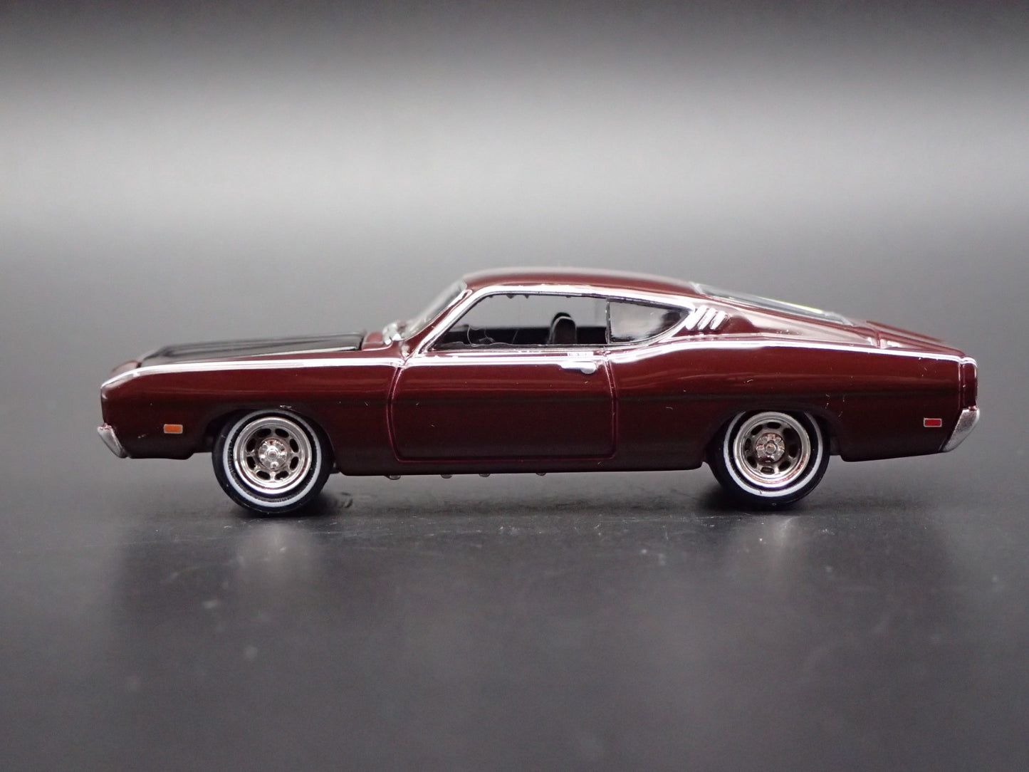 1969 69 FORD TORINO TALLADEGA 1:64 SCALE COLLECTIBLE DIORAMA DIECAST MODEL CAR