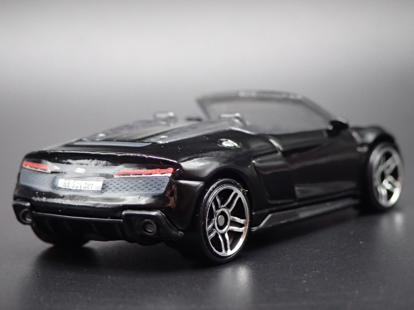 2015-2020 AUDI R8 SPYDER CONVERTIBLE BLACK 1:64 SCALE DIORAMA DIECAST MODEL CAR