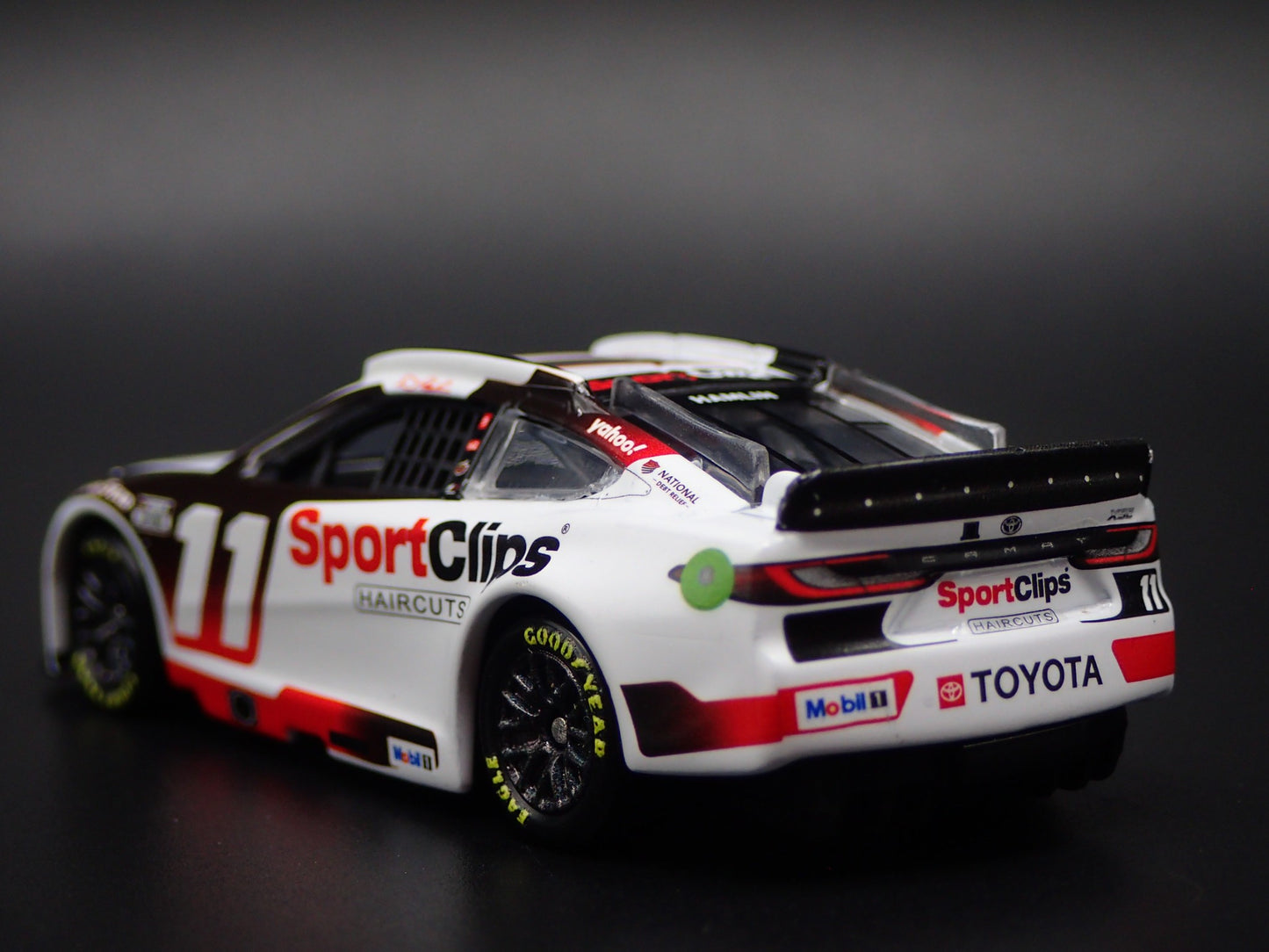 2025 25 TOYOTA CAMRY 11 DENNY HAMLIN SPORTS CLIPS NASCAR 1:64 SCALE DIECAST CAR