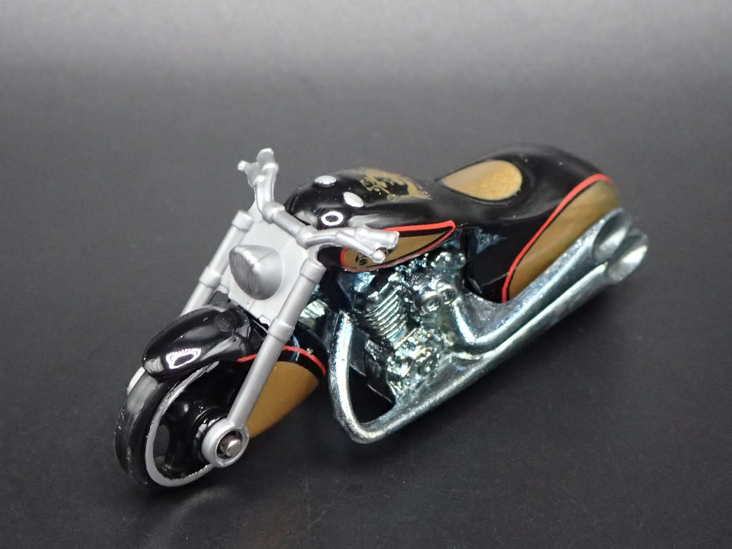 SCORCHIN SCOOTER MOTORCYCLE WHITE'S HOT WHEELS 1:64 HW SCALE DIECAST MODEL CAR
