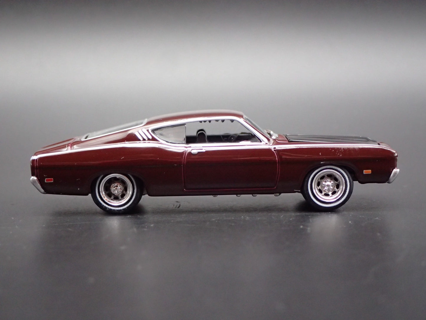 1969 69 FORD TORINO TALLADEGA 1:64 SCALE COLLECTIBLE DIORAMA DIECAST MODEL CAR