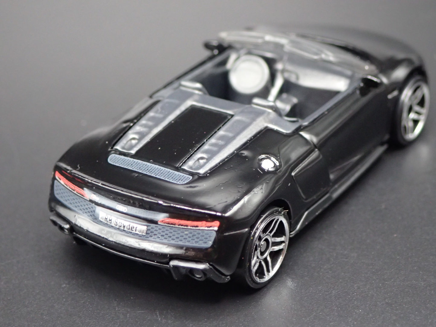 2015-2020 AUDI R8 SPYDER CONVERTIBLE BLACK 1:64 SCALE DIORAMA DIECAST MODEL CAR