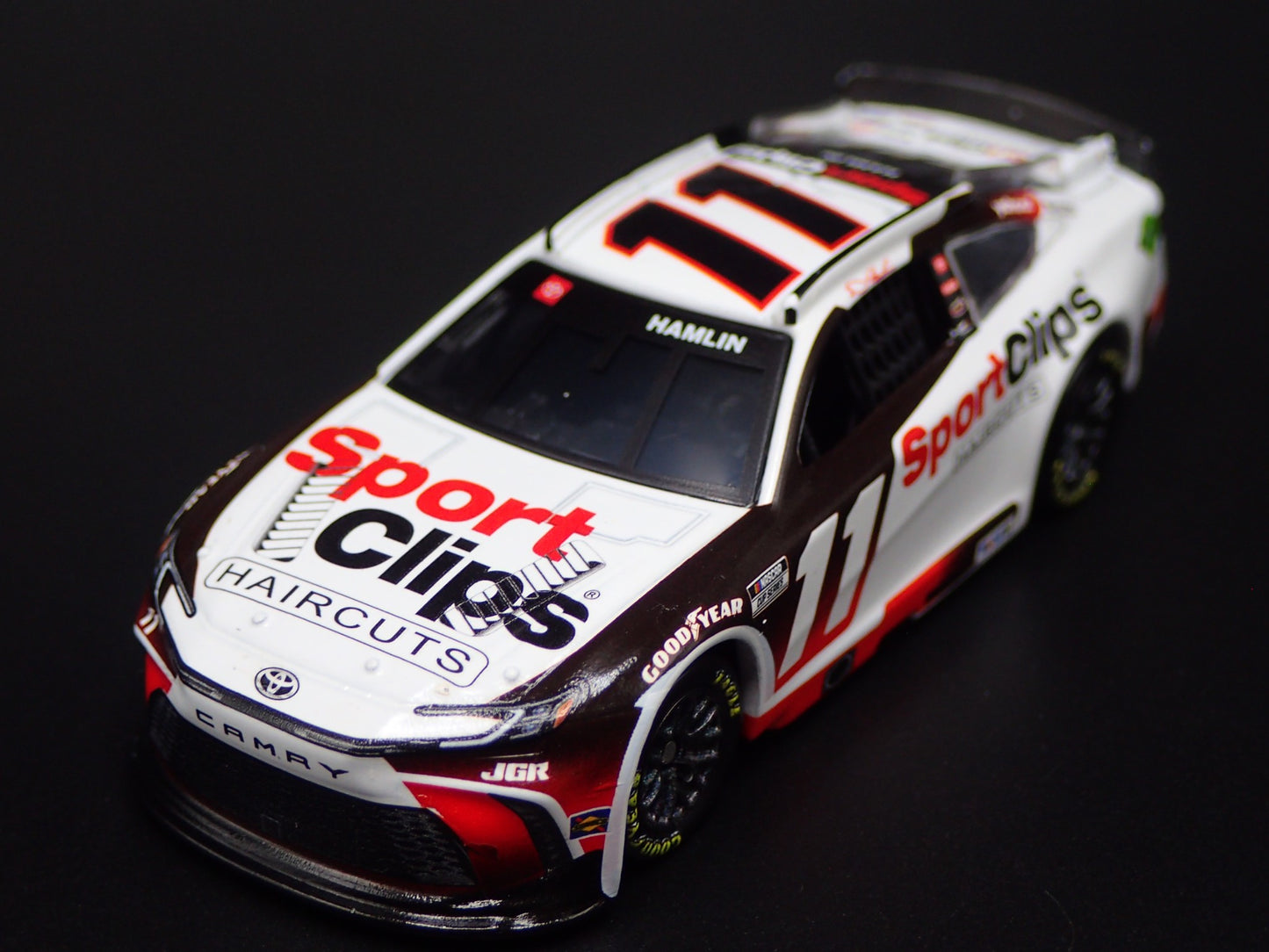 2025 25 TOYOTA CAMRY 11 DENNY HAMLIN SPORTS CLIPS NASCAR 1:64 SCALE DIECAST CAR