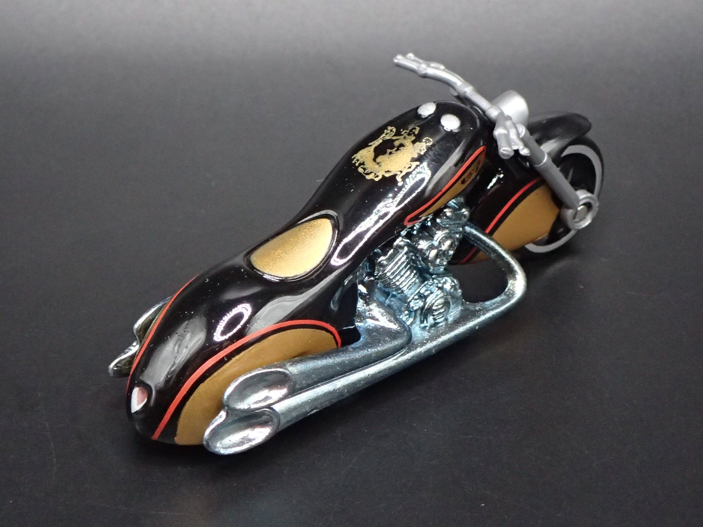 SCORCHIN SCOOTER MOTORCYCLE WHITE'S HOT WHEELS 1:64 HW SCALE DIECAST MODEL CAR