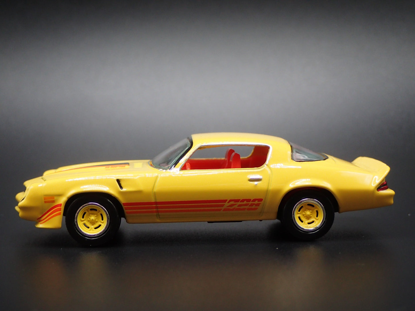 1980 80 CHEVY CHEVROLET CAMARO Z28 YELLOW 1:64 SCALE DIORAMA DIECAST MODEL CAR